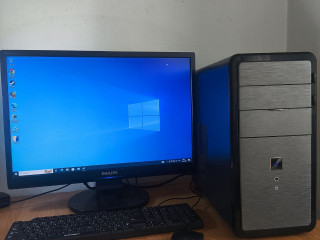 prodam-polnyi-komplekt-monitor-klaviatura-myska-logitech-b110