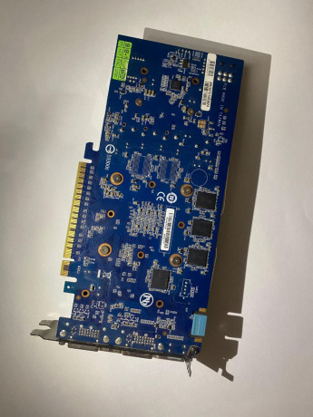 vidio-karta-gigabyte-gts-450gb-1gb-gddr5-zatycka-ne-ploxaia-obsluzena-gta5-ful-hd-50-60fps-big-3