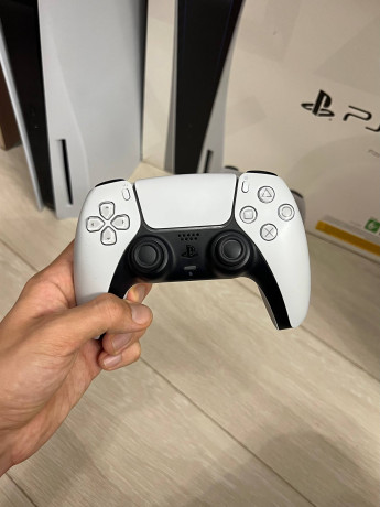 v-sviazi-s-pereezdom-prodaiu-playstation-5-s-diskovodom-v-otlicnom-sostoianii-v-komplekte-odin-dzoisti-big-2