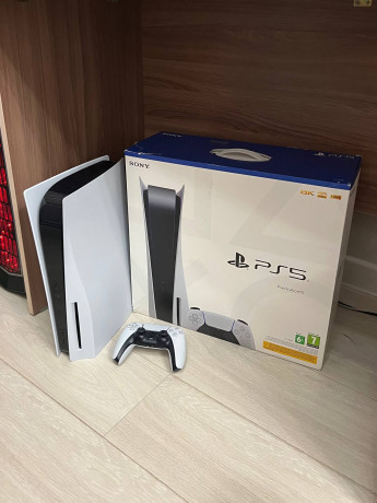 v-sviazi-s-pereezdom-prodaiu-playstation-5-s-diskovodom-v-otlicnom-sostoianii-v-komplekte-odin-dzoisti-big-0