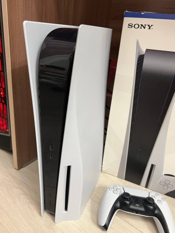 v-sviazi-s-pereezdom-prodaiu-playstation-5-s-diskovodom-v-otlicnom-sostoianii-v-komplekte-odin-dzoisti-big-1