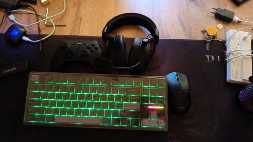 polnyi-setap-pk-s-besprovodnoi-periferiei-i-dvumia-monitorami-big-2