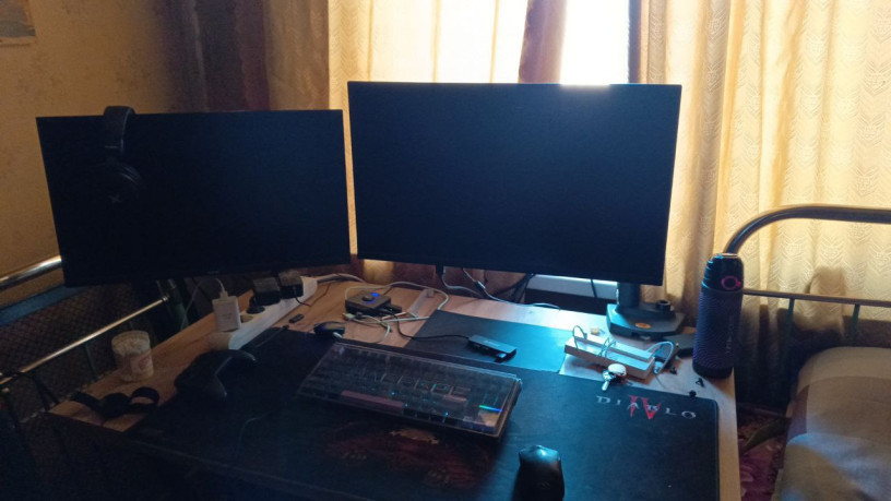 polnyi-setap-pk-s-besprovodnoi-periferiei-i-dvumia-monitorami-big-0