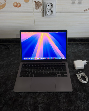 prodam-macbook-pro-2020-m1-v-idealnom-sostoianii-big-3