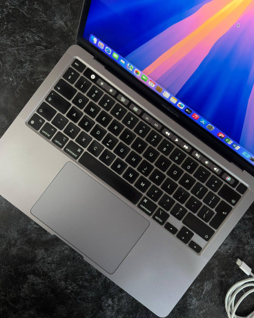 prodam-macbook-pro-2020-m1-v-idealnom-sostoianii-big-4