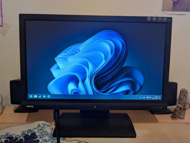 prodam-monitory-big-0