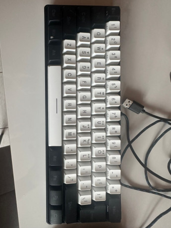 otdam-klaviaturu-i-mys-vse-rabotaet-v-normalnom-sostoianii-samovyvoz-big-0