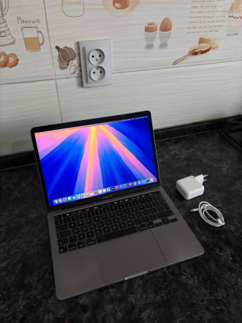prodam-macbook-pro-2020-m1-v-idealnom-sostoianii-big-0