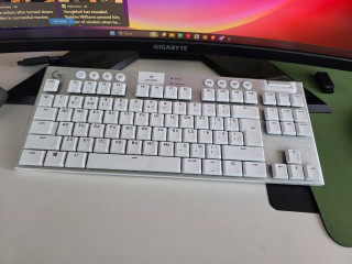 g915-tkl-lightspeed-red-switch-i-g-pro-x-superlight-rassmotriu-varianty-obmena-na-bessumnuiu-mexaniku