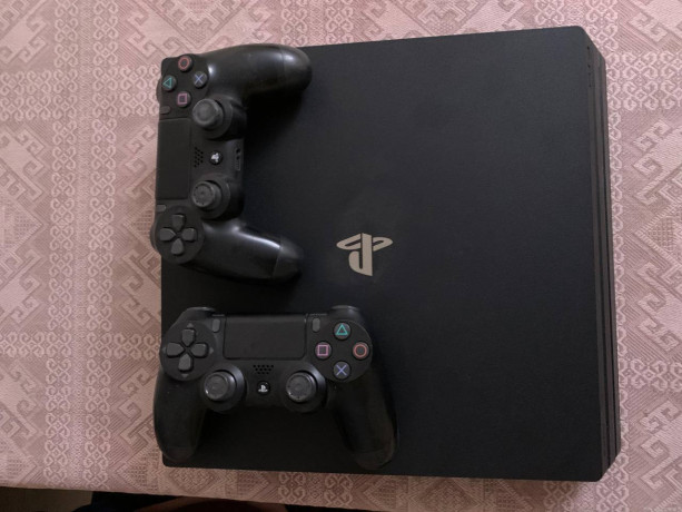 prodam-playstation-4-pro-v-otlicnom-rabocem-sostoianii-konsol-ne-remontirovalas-ne-vskryvalas-r-big-0