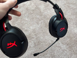 nausniki-hyperx-cloud-flight