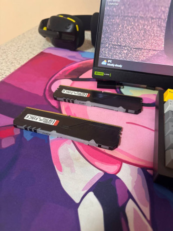 prodam-dve-plaska-ozu-po-8-gb-20k-almaty-big-0