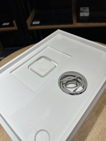 macbook-air-m2-ne-rabocii-big-2