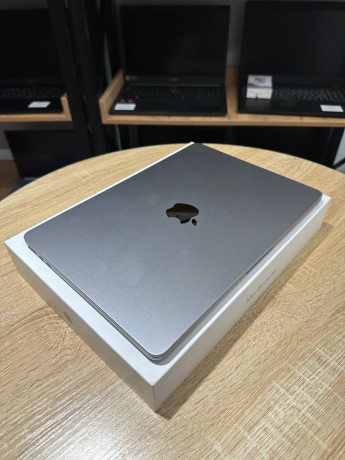 macbook-air-m2-ne-rabocii-big-1