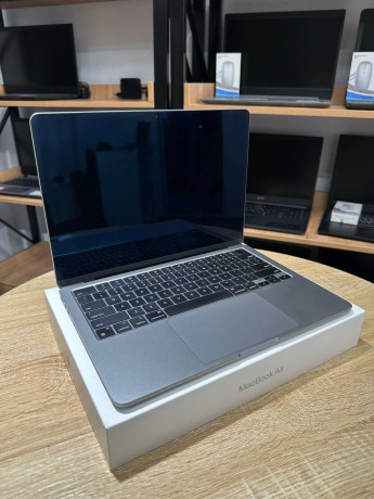 macbook-air-m2-ne-rabocii-big-0