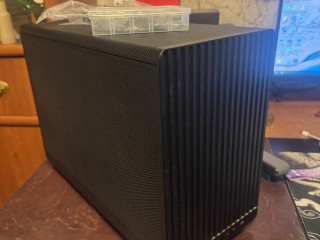 prodam-korpus-lian-li-a3-matx-black-bu-propylesosil-no-zelatelno-produt-vse-porty-rabotaet