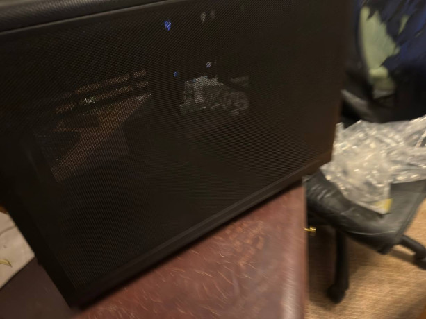 prodam-korpus-lian-li-a3-matx-black-bu-propylesosil-no-zelatelno-produt-vse-porty-rabotaet-big-2