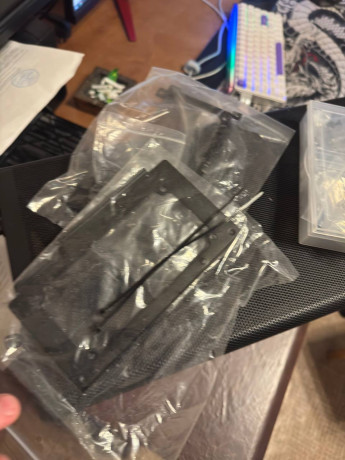 prodam-korpus-lian-li-a3-matx-black-bu-propylesosil-no-zelatelno-produt-vse-porty-rabotaet-big-4