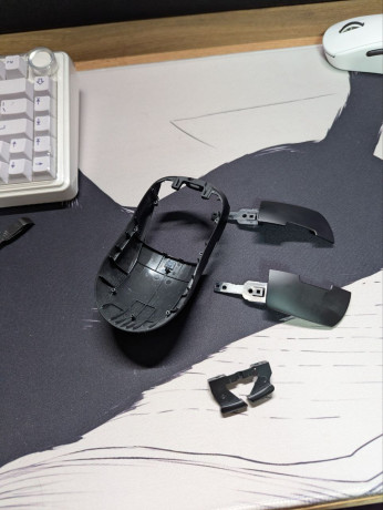 novyi-korpus-ot-logitech-pro-x-superlight-cernyi-big-0