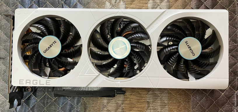 rtx-4060ti-eagle-gigabyte-s-plomboi-s-korobkoi-big-1