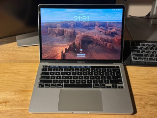 prodam-macbook-pro-13-2020-8512gb-na-m1