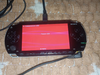 prodam-ili-obmeniaiu-psp-1000-fat-prosituiu-s-32gb-kartoi-pamiati-i-kucei-igrest-cexol