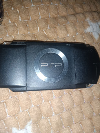 prodam-ili-obmeniaiu-psp-1000-fat-prosituiu-s-32gb-kartoi-pamiati-i-kucei-igrest-cexol-big-2