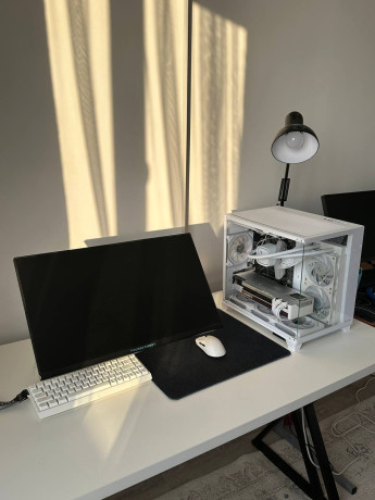 prodam-monitor-thunderobot-24-dium-180gerc-v-komplekte-korobka-pitanie-podstavka-dlia-nego-sostoianie-i-big-0