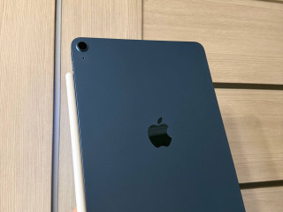 sinii-ipad-air-m1-2022-goda-m1-apple-pencil-za-300k-tenge-dogovornaia-cena