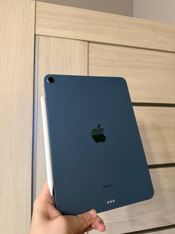 sinii-ipad-air-m1-2022-goda-m1-apple-pencil-za-300k-tenge-dogovornaia-cena-big-0
