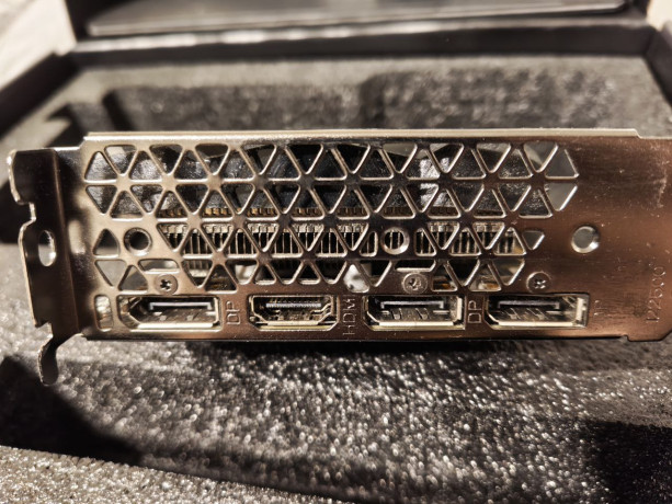 videokarta-zotac-geforce-gtx-1660-super-6gb-gddr6-192bit-big-2