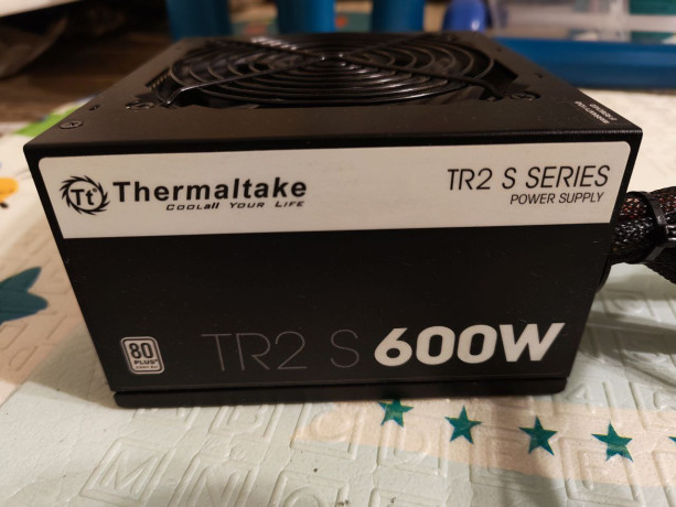 blok-pitaniia-thermaltake-tr2-s-600w-big-0