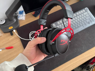 prodam-nausniki-hyperx-alpha-wireless