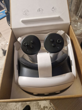 meta-quest-3-512-gigabait-est-neznacitelnye-carapiny-vnesne-a-v-texniceskom-sostoianii-idealno-big-2