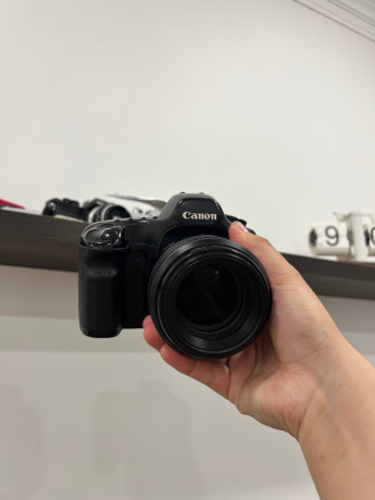 prodam-canon-5d-classic-s-originalnoi-korobkoi-big-0