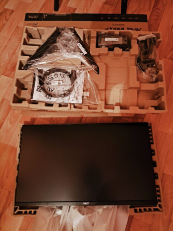 novyi-monitor-s-korobkoi-msi-300hz-245-big-1