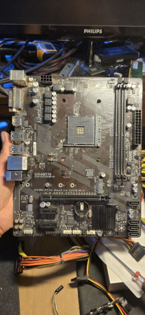 prodam-platy-gigabyte-a320-big-0