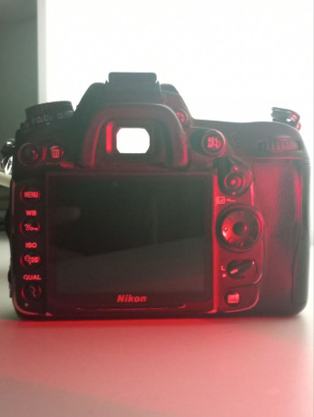 dslr-nikon-d7000-big-4
