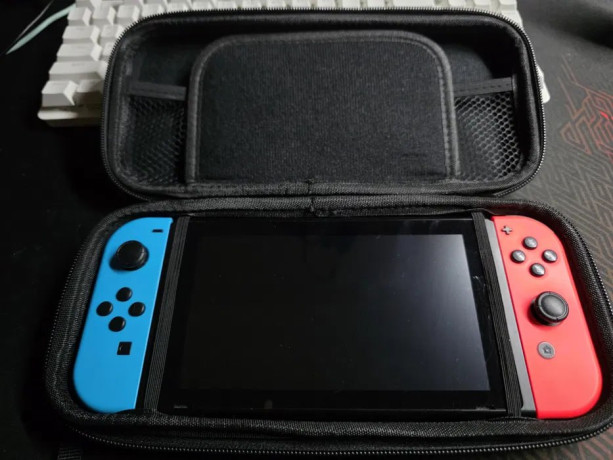 prodaiu-nintendo-switch-vtoroi-revizii-polnyi-komplekt-za-iskliuceniem-rodnogo-hdmi-kabelia-to-est-p-big-3