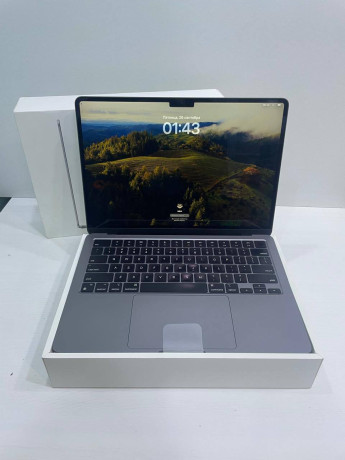 macbook-air-13-m3-2024-goda-big-0