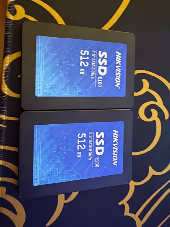 dva-ssd-diska-hikvision-na-512-gb-sostoianie-kak-novye-big-0