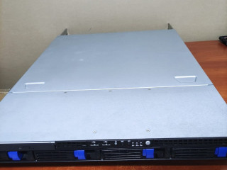 rabocie-2-servera-1u-form-faktor-v-otlicnom-sostoianii