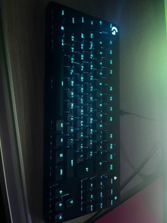 prodam-klaviaturu-logitech-g-pro-big-0