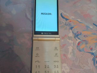 prodam-iaponskii-smartfon-freetel-musashi-s-dvumia-4-sensornymi-ekranami