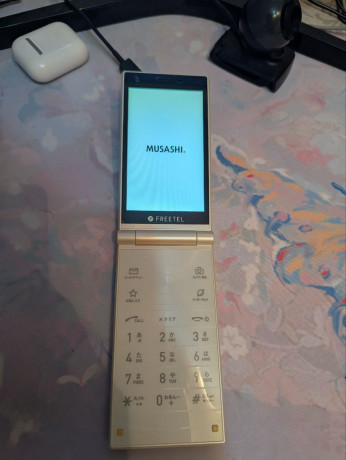 prodam-iaponskii-smartfon-freetel-musashi-s-dvumia-4-sensornymi-ekranami-big-0