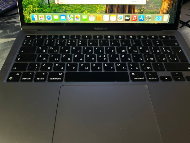 macbook-air-m1-8256-serogo-cveta-big-3