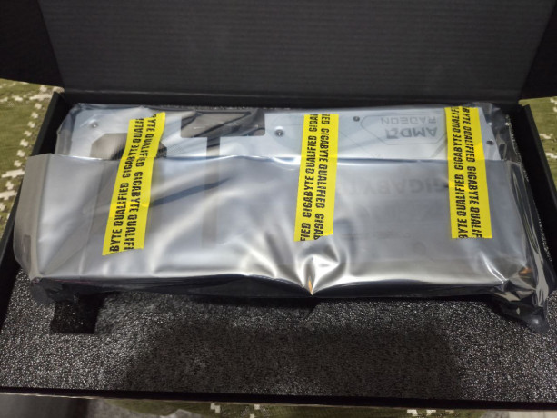 prodaetsia-videokarta-rx-9070-xt-gigabyte-gaming-oc-ice-belaia-big-2