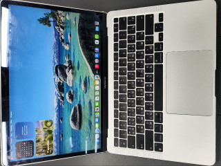 macbook-air-13-2020m1-16-256v-idealnom-sostoianii-s-korobkoi-i-zariadkoi