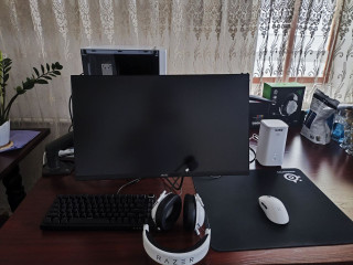 novyi-monitor-300gc-245-s-korobkoi