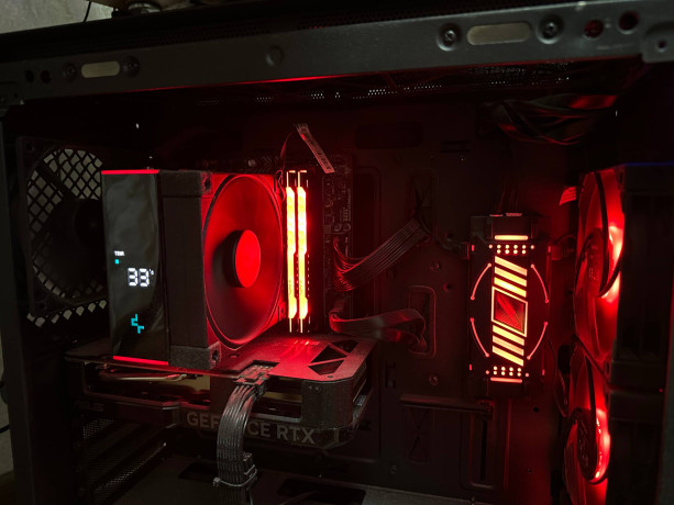 prodaiu-igrovoi-kompiuter-s-dvumia-monitorami-oba-ustanovleny-na-kronsteinax-big-1